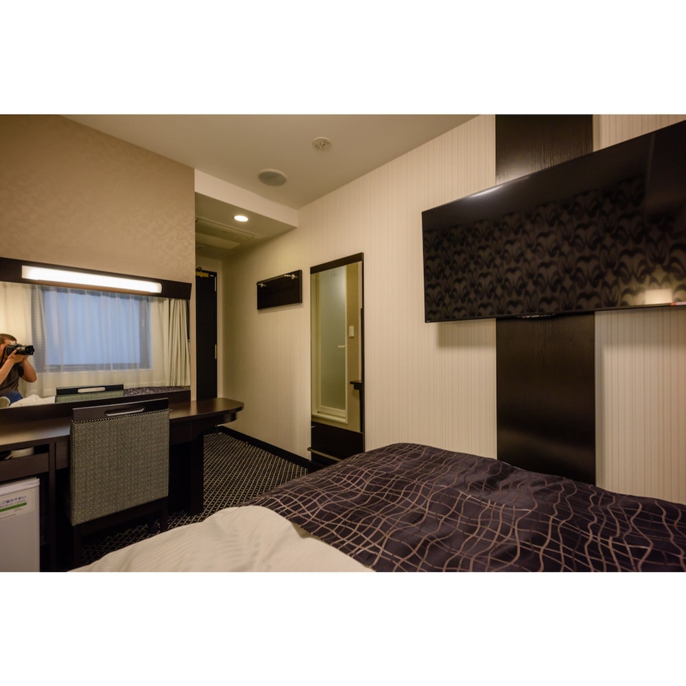 ROOM, DOUBLE BED