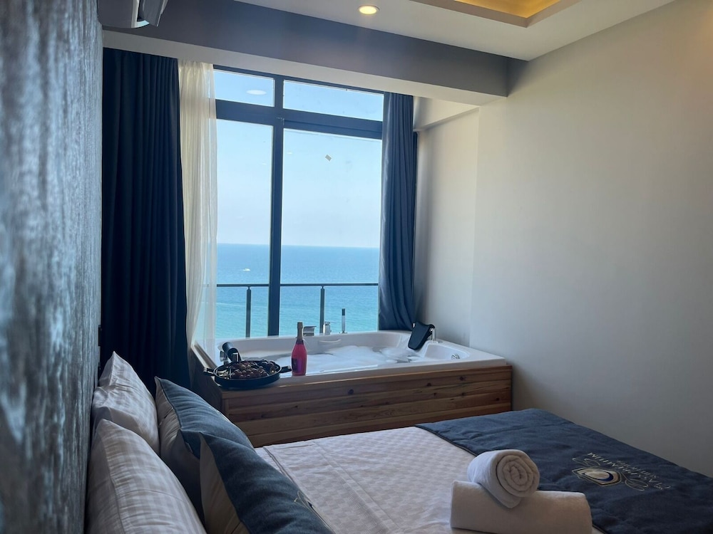 Class Premium Suit Hotel 8/34