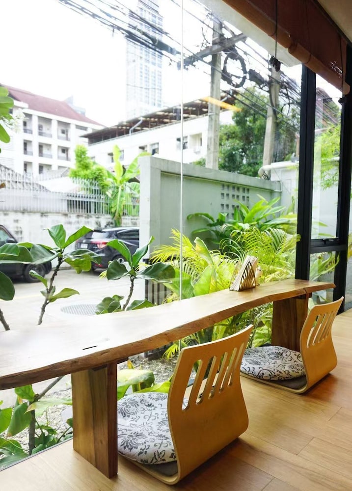 Yolo Bangkok Boutique Hotel 30/50