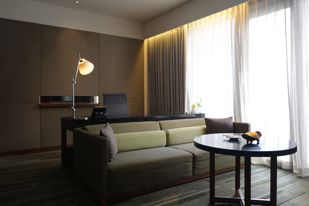 HANSAR BANGKOK 48/83