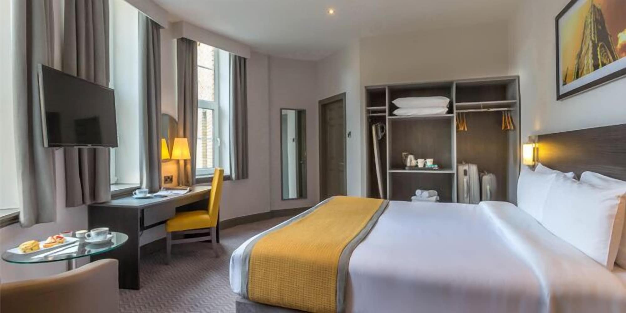 ROOM, DOUBLE BED