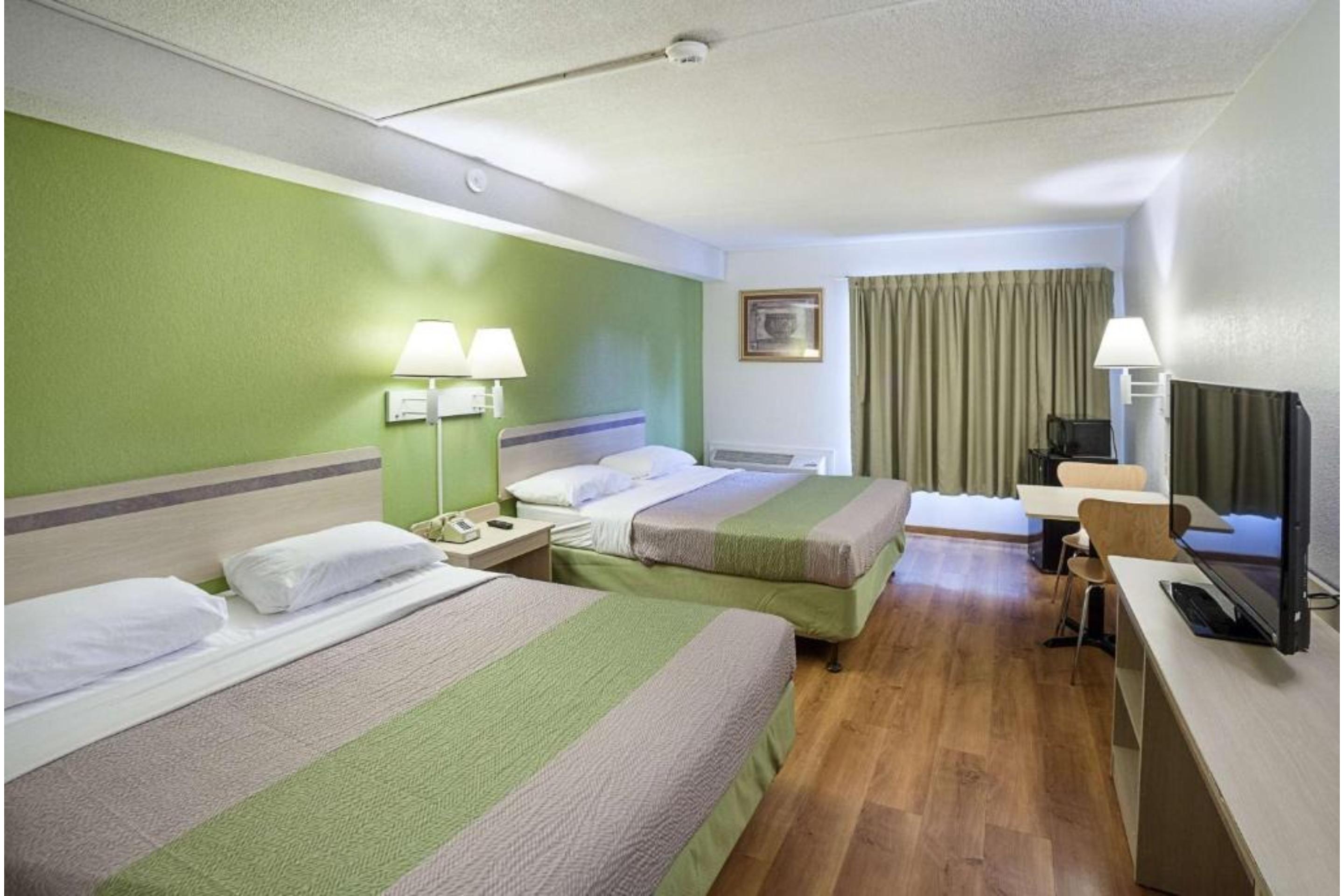 2 Queen Beds Non-Smoking, Mini Fridge