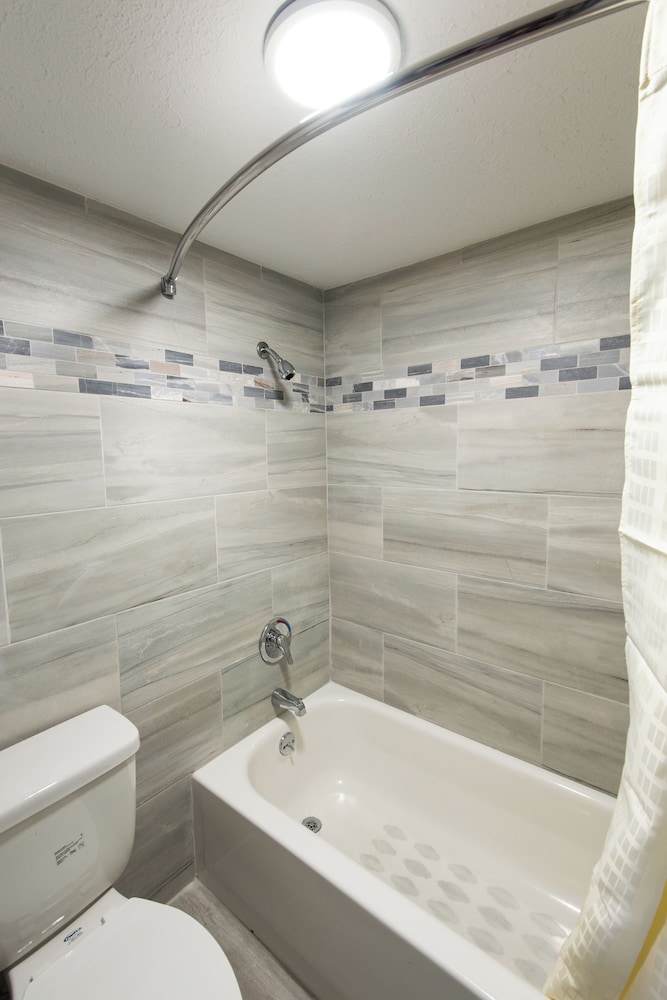 Regency Inn And Suites Nashville 10/13