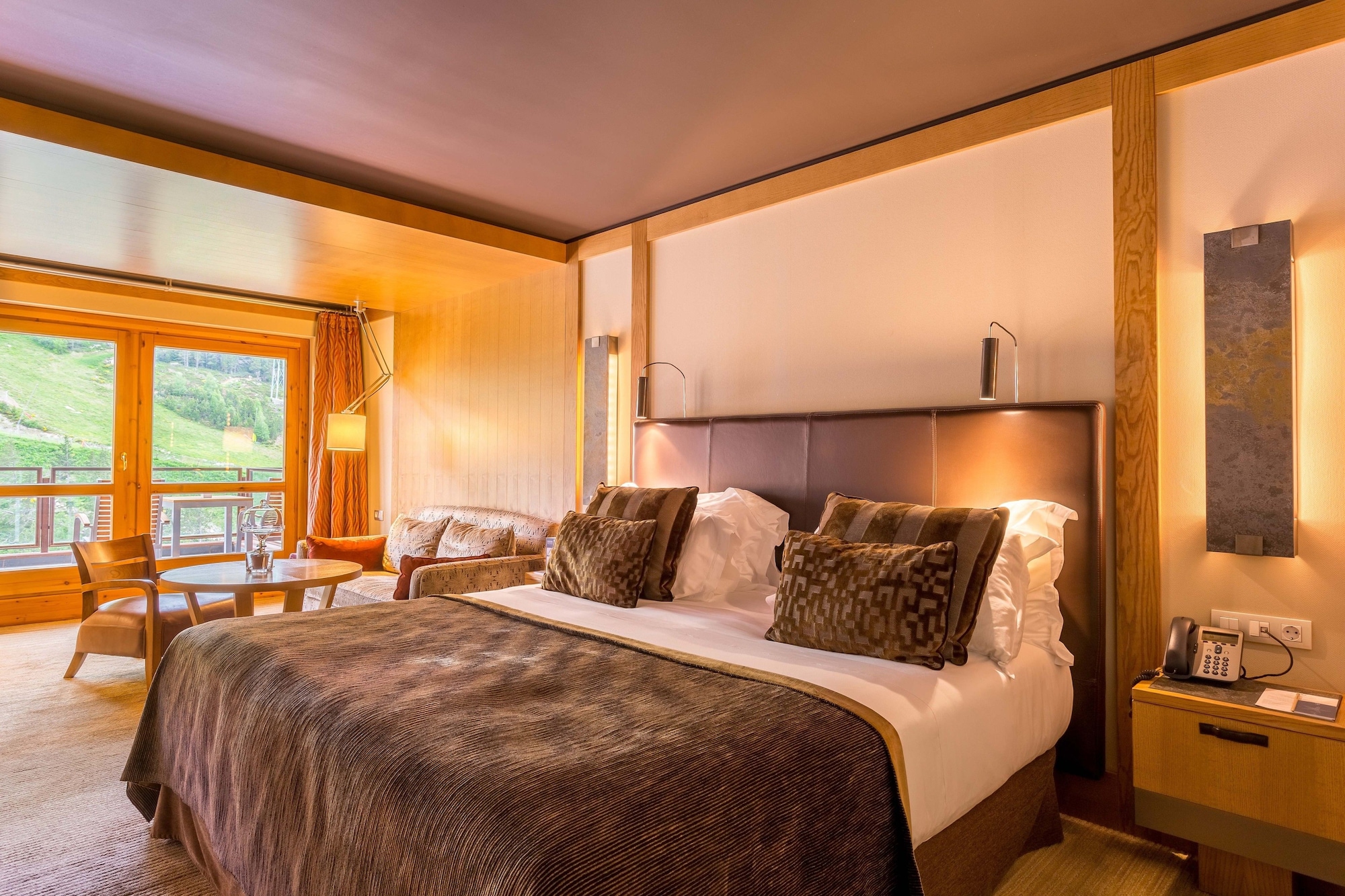 Spa, Junior Suite, Deluxe, Triple, King Bed, Slope View, Sofa