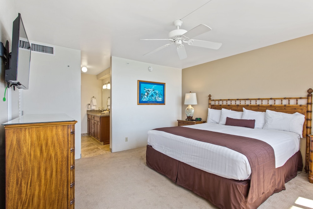 Royal Kahana Maui by OUTRIGGER 12/77