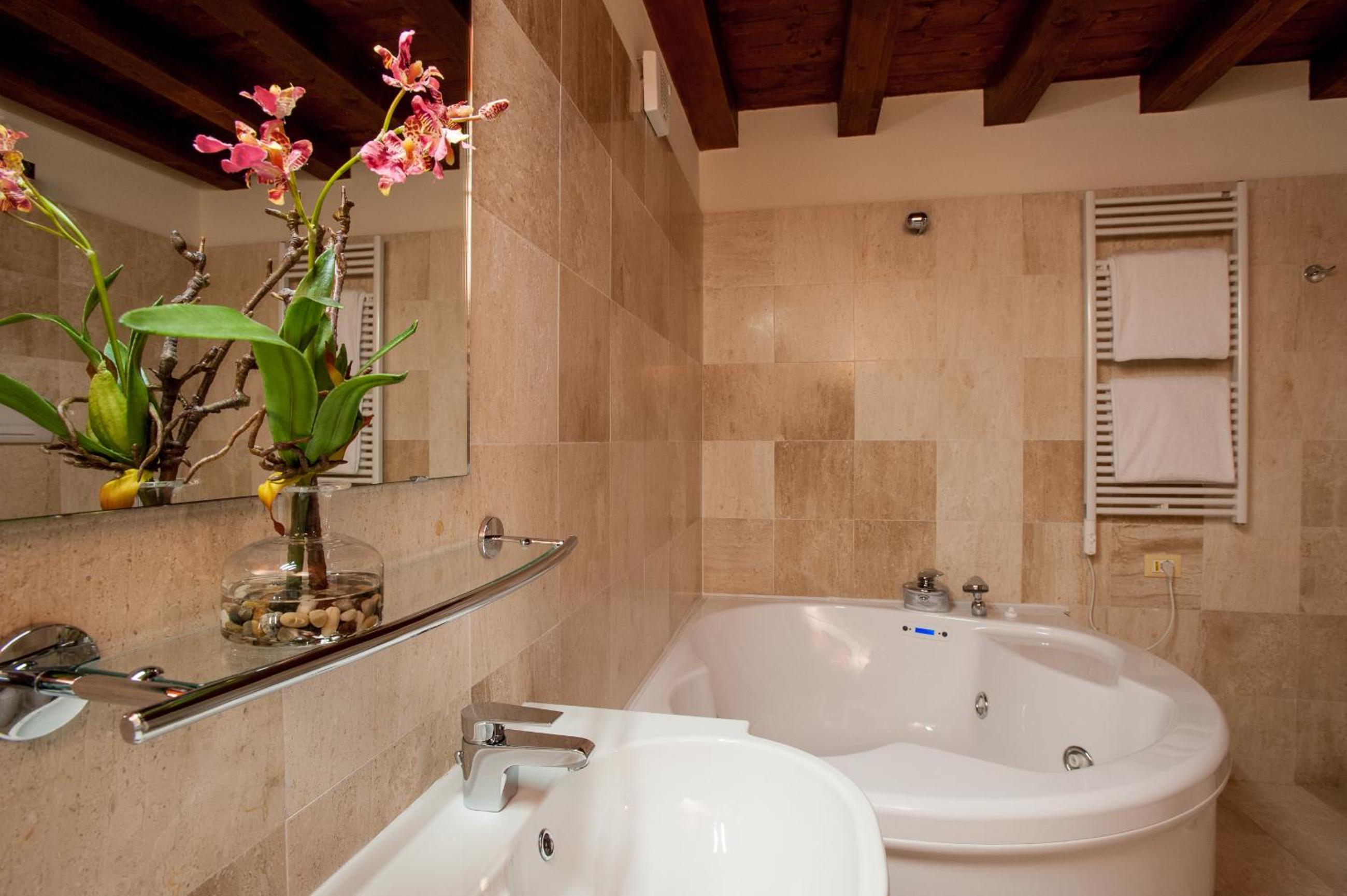 Suite, Terrace, Hotel Flora 7/10