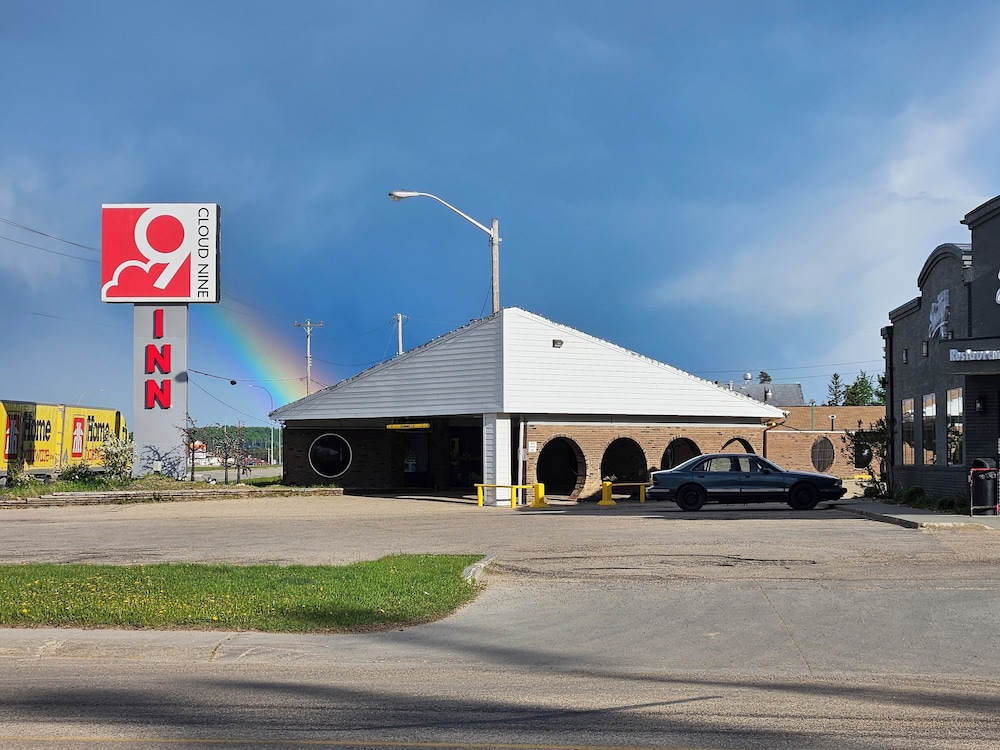 Cloud 9 Inn 68/72