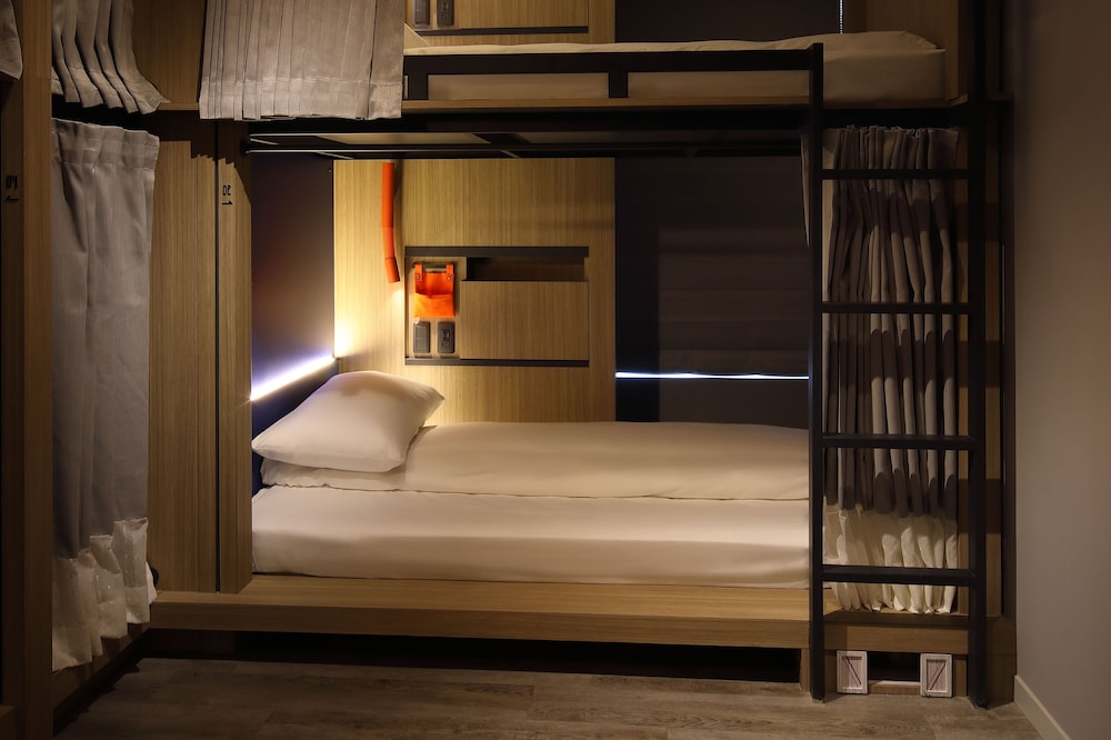 Female Dorm, Female Only