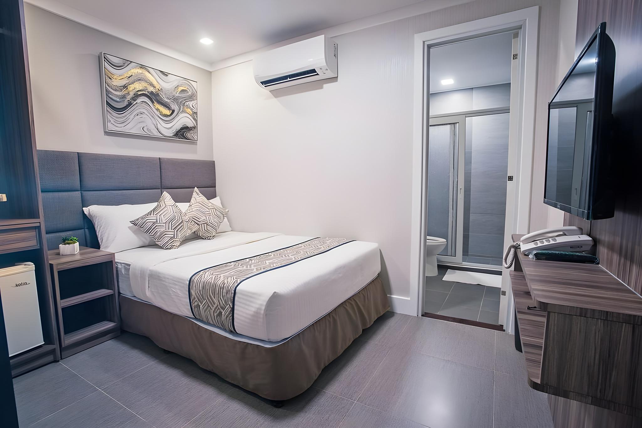 DELUXE, DOUBLE BED