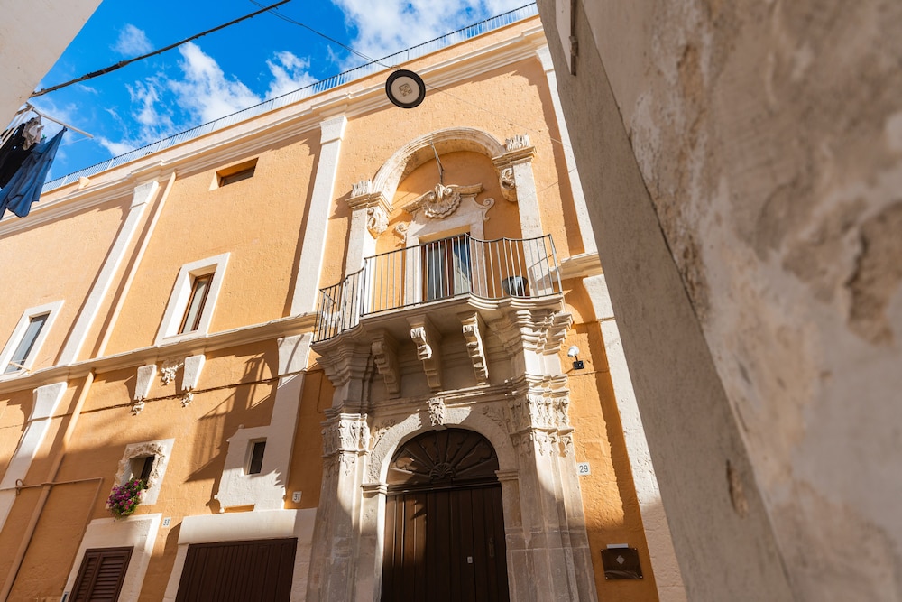 Palazzo De Luca 40/63