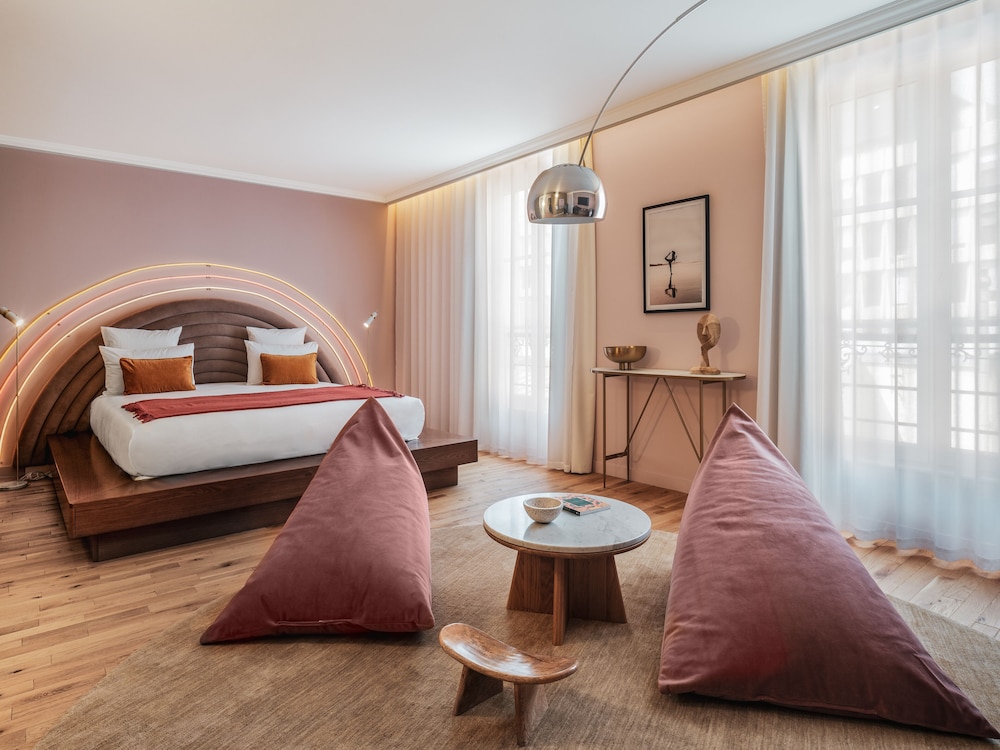 Hotel Seven 43/77