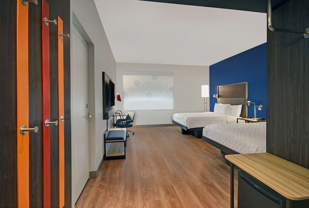 Tru By Hilton Troy Detroit 24/52
