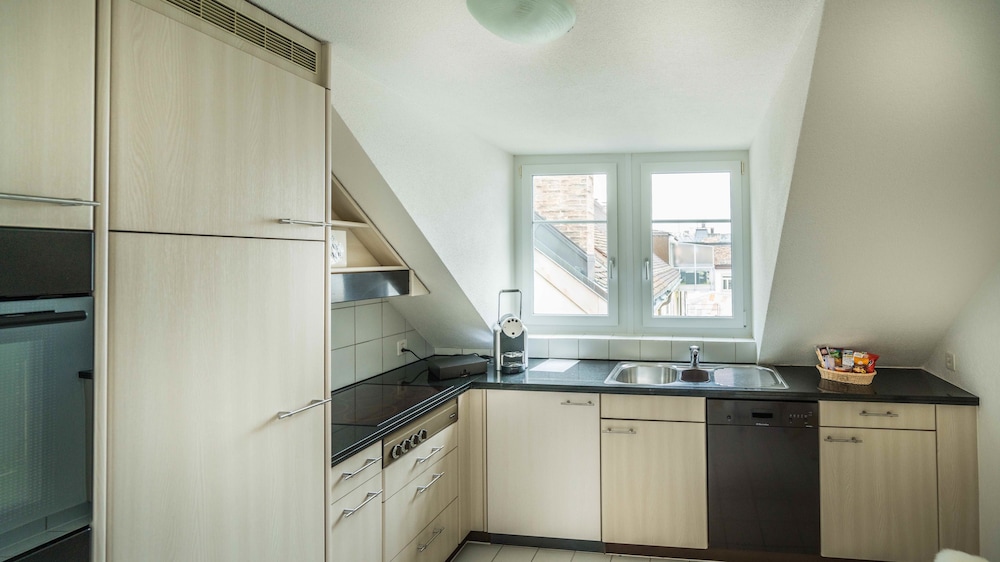 Lowenplatz Apartment Near Station By Airhome 10/33