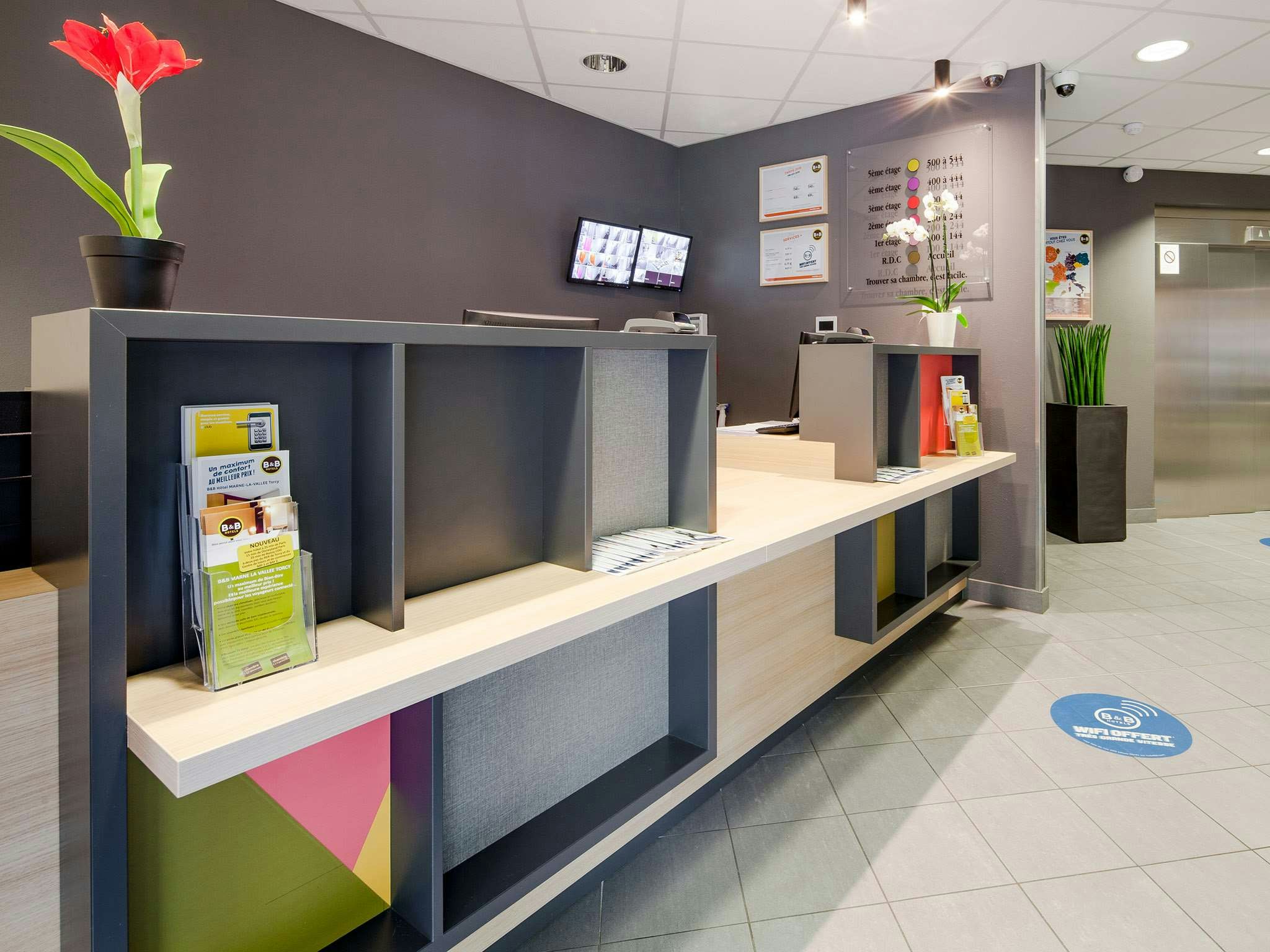 Lobby at B&B HOTEL Marne-la-Vallee Torcy Gare 3 etoiles, TORCY