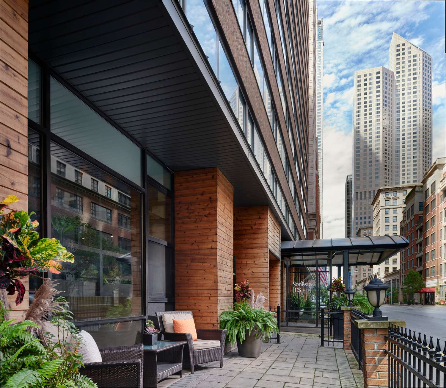 Sonesta ES Suites Chicago Downtown Magnificent Mile 4/32