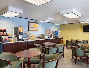 Days Inn & Suites By Wyndham Spokane Airport Airway Heights 32/41
