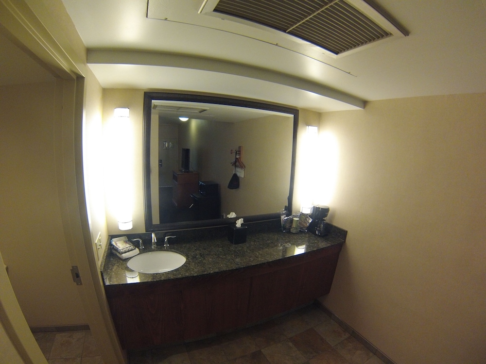 Biltmore Hotel & Suites 8/27