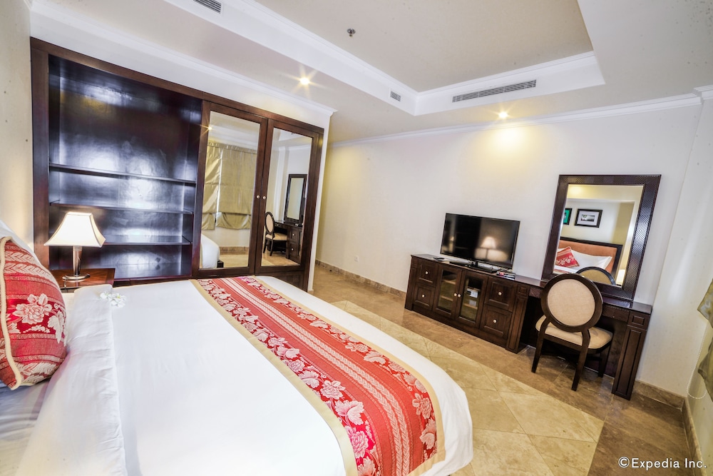 3 BEDROOMS, CONDO, FAMILY