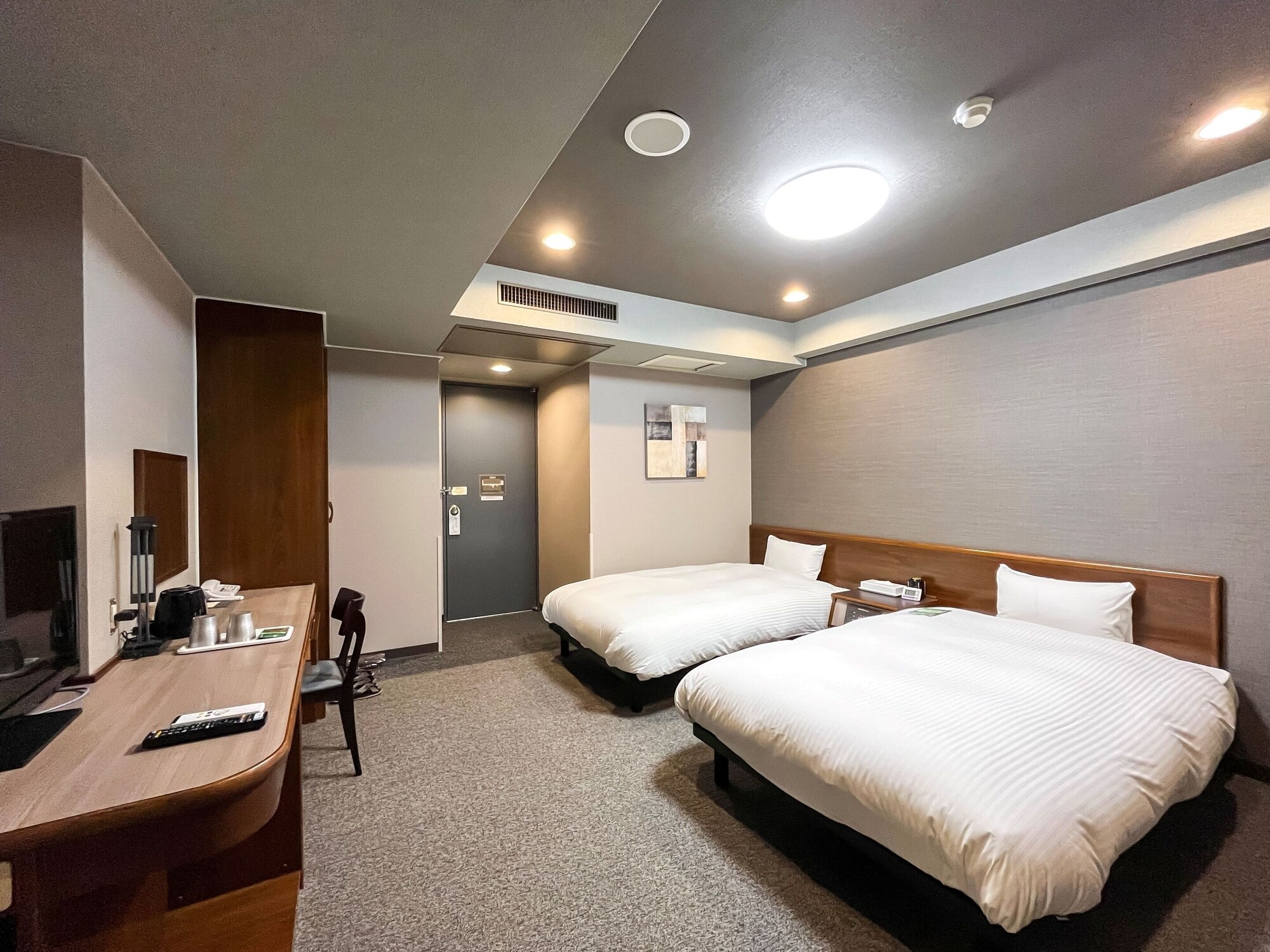 ROOM, TWIN BEDS