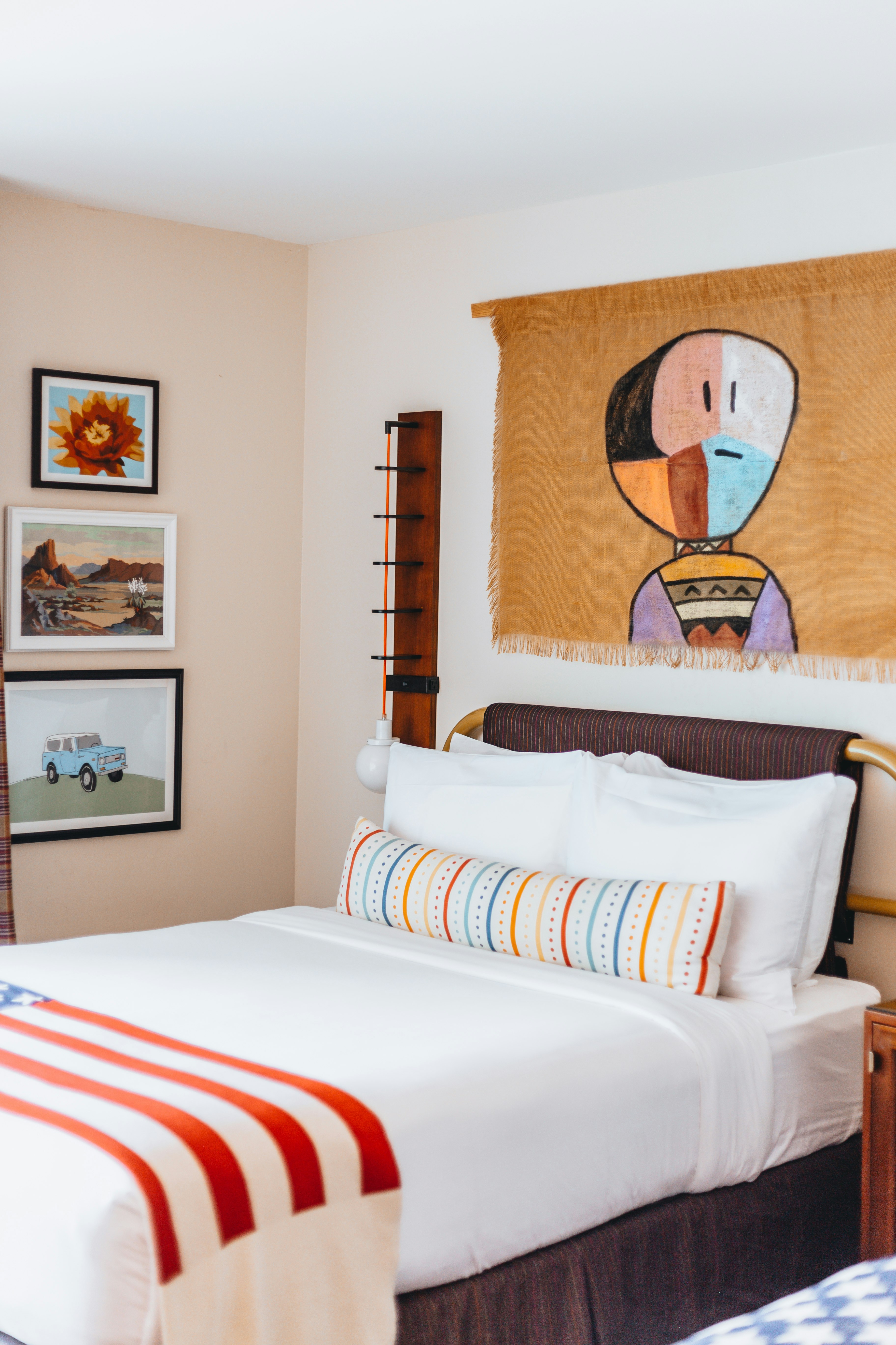 Graduate, 2 Queen Beds, Patio