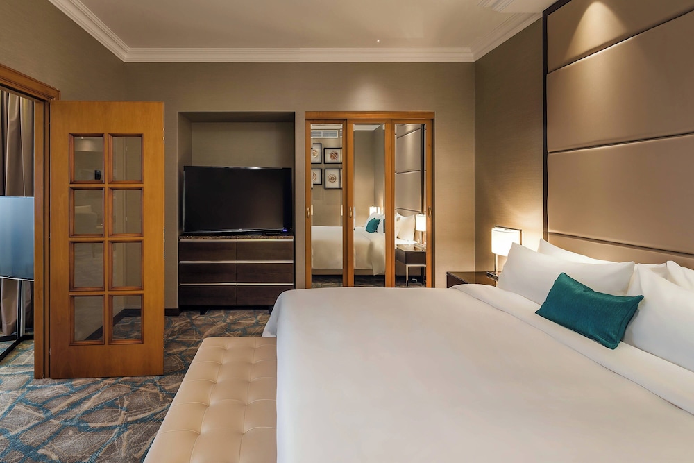 1 Bedroom, Senator, Suite, King Bed, Sofa