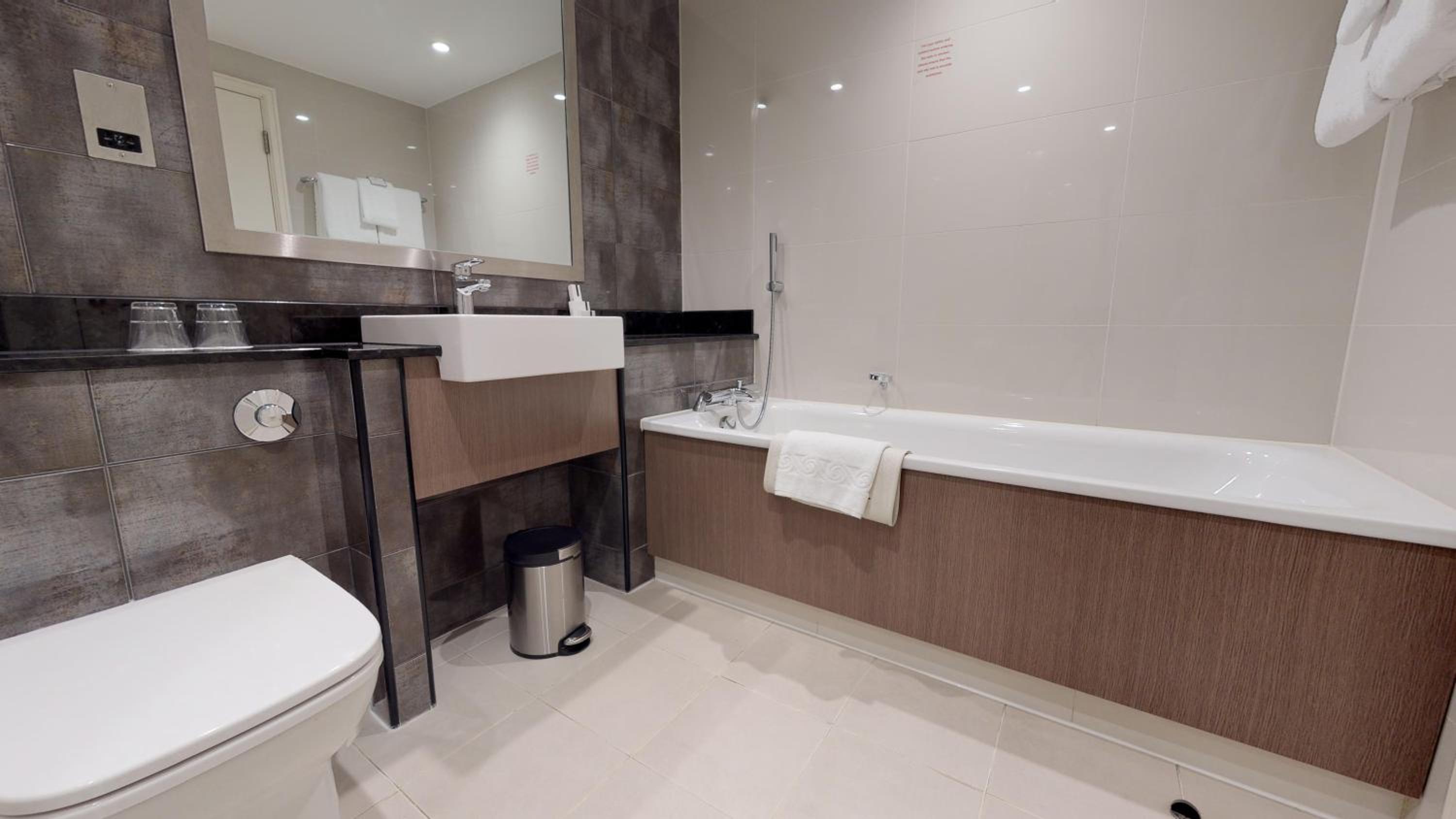 غرفة بريميوم بسرير فردي، Holiday Inn London - Kensington High St. by IHG 3/3