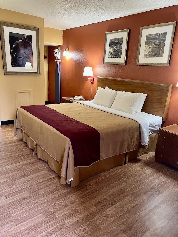 غرفة قياسية مفردة بسرير كينج للمدخنين، Executive Inn Schenectady 4/8
