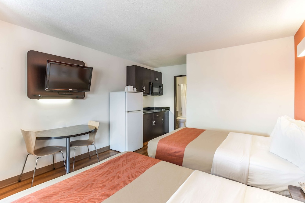 Motel6 Lethbridge Ab 35/62