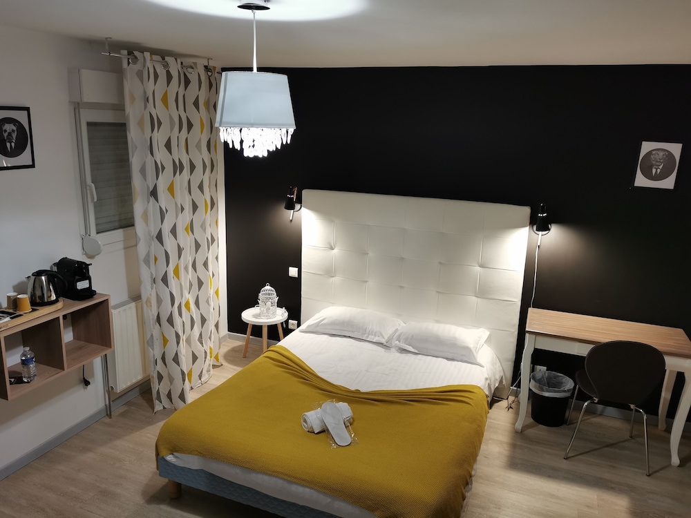 HOTEL LA HAIE DES VIGNES 28/68