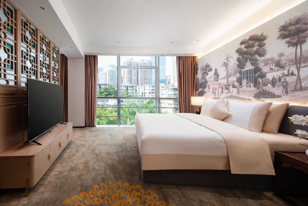 BUSINESS SUITE - KING BED ROOM