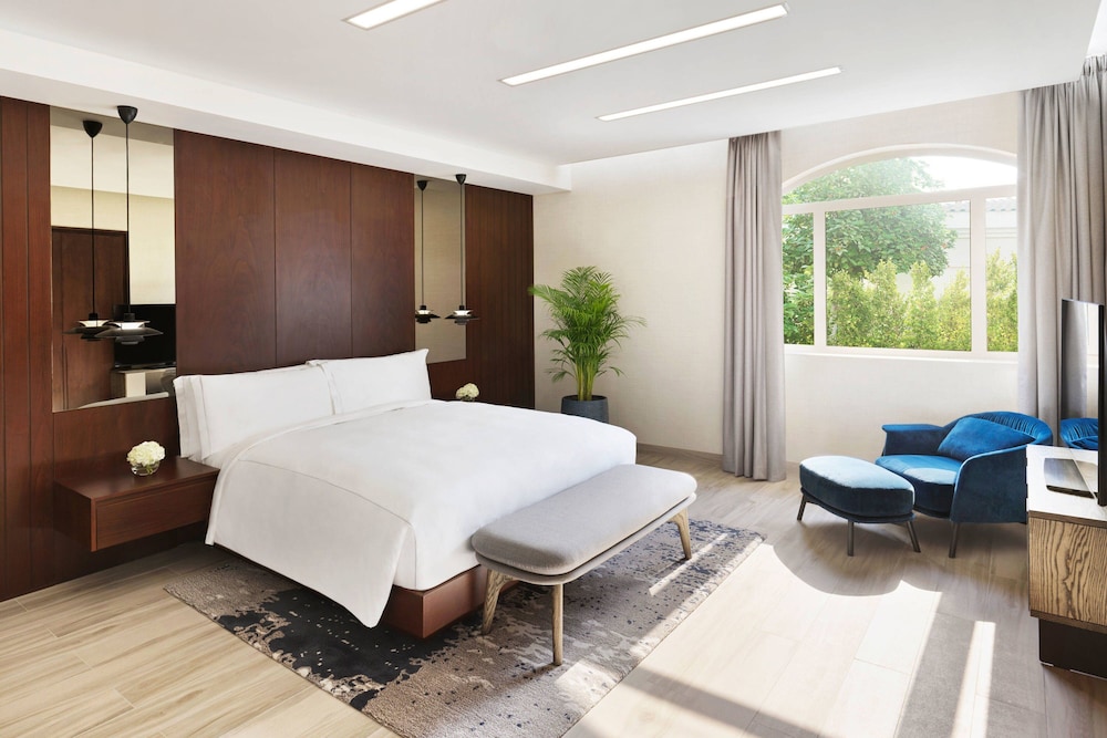 The Ritz Carlton Abu Dhabi Grand Canal 16/63