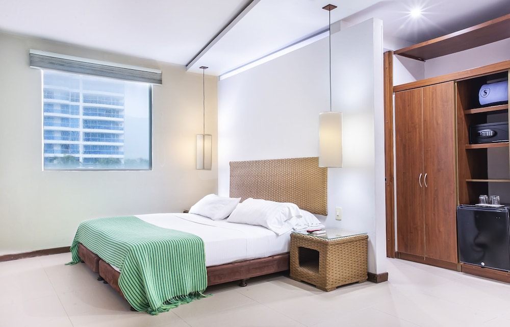 Santorini Hotel And Resort 36/87