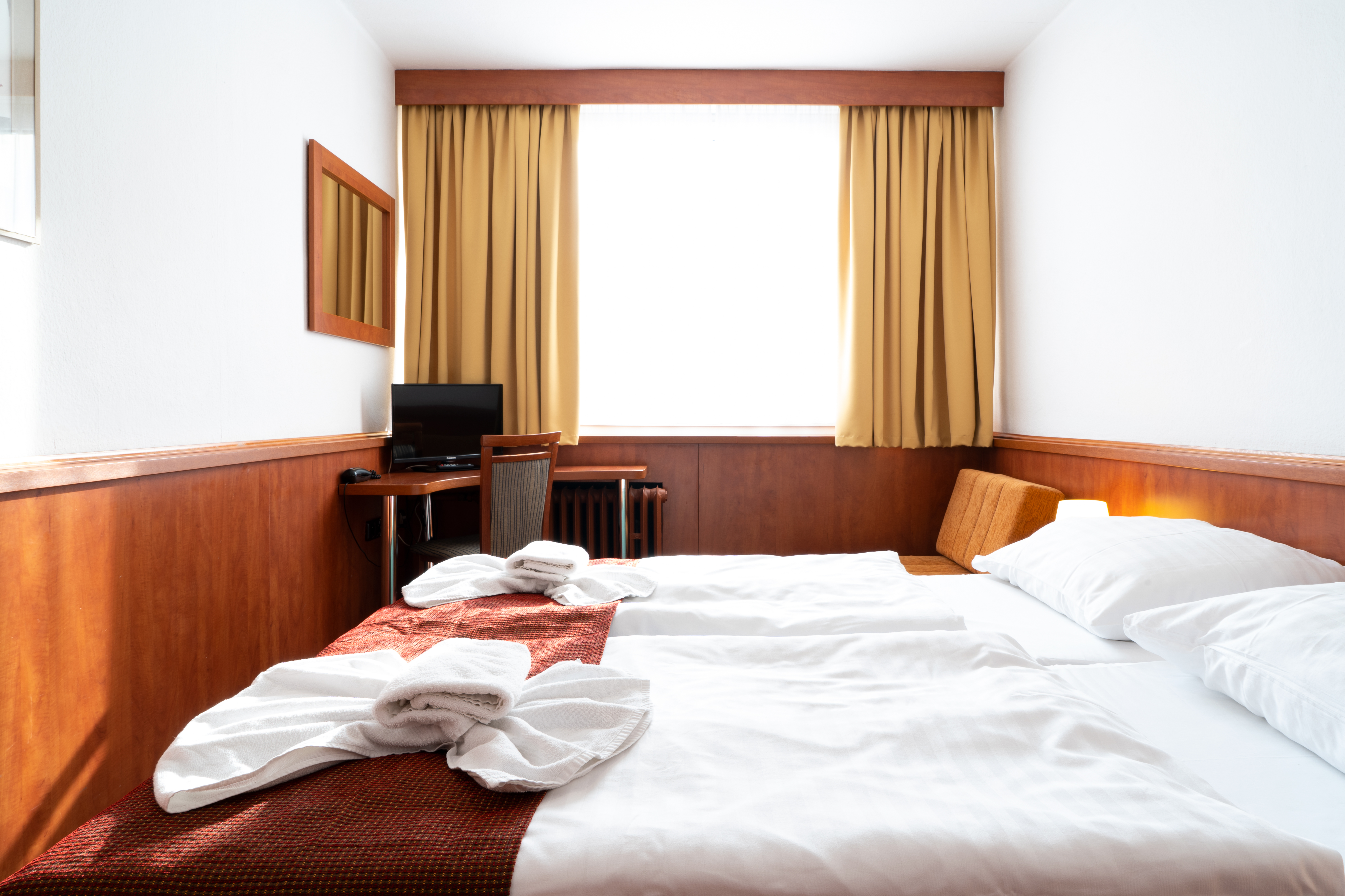 SINGLE ROOM