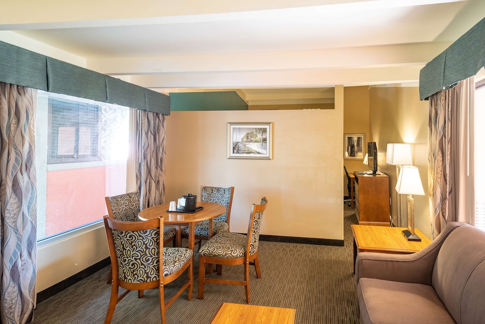 Best Western Charleston Inn 30/33