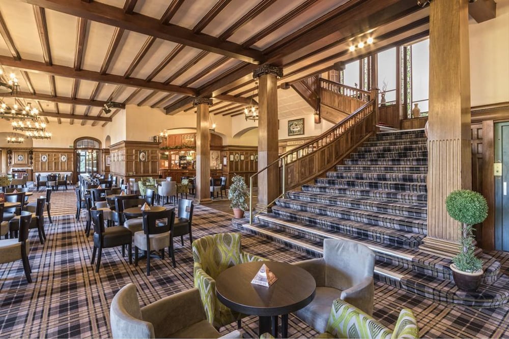 Caledonian Hotel 29/42