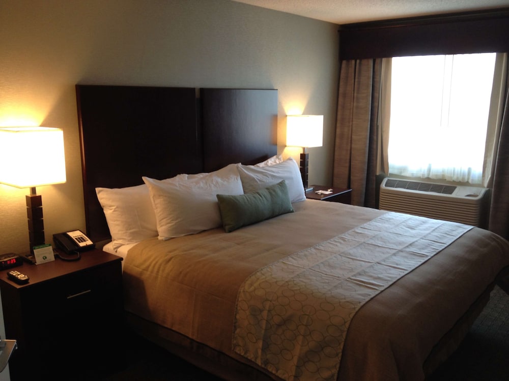 Grandstay Hotel Amp Suites 17/53