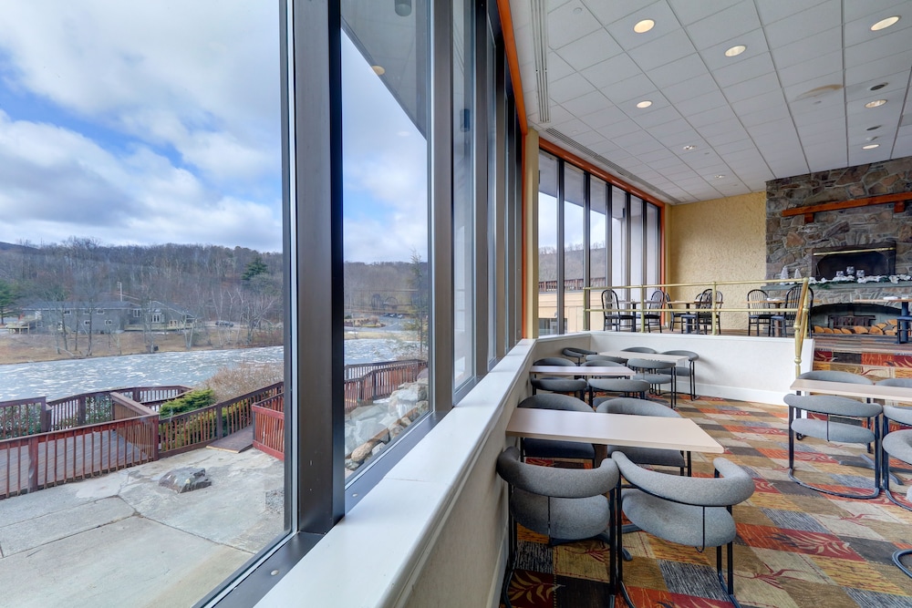 Chateau Resort & Conference Center 56/73