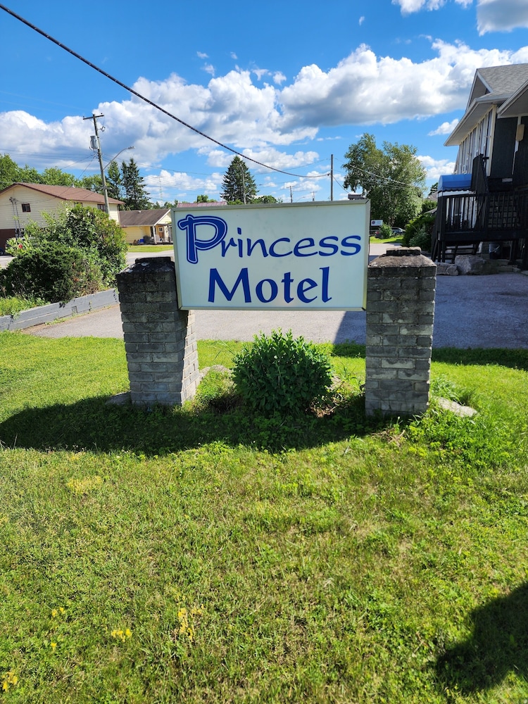 Princess Motel 30/35