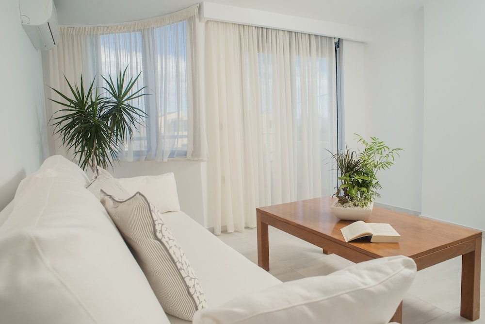 Elizabeth Suites 28/50