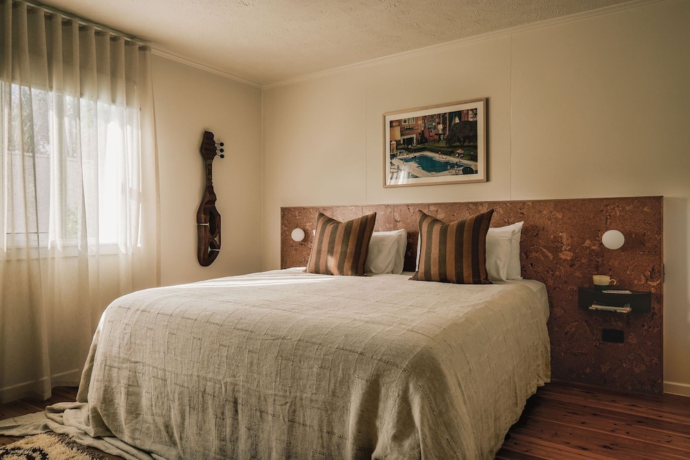 The Cheshire Cat Motel 12/29