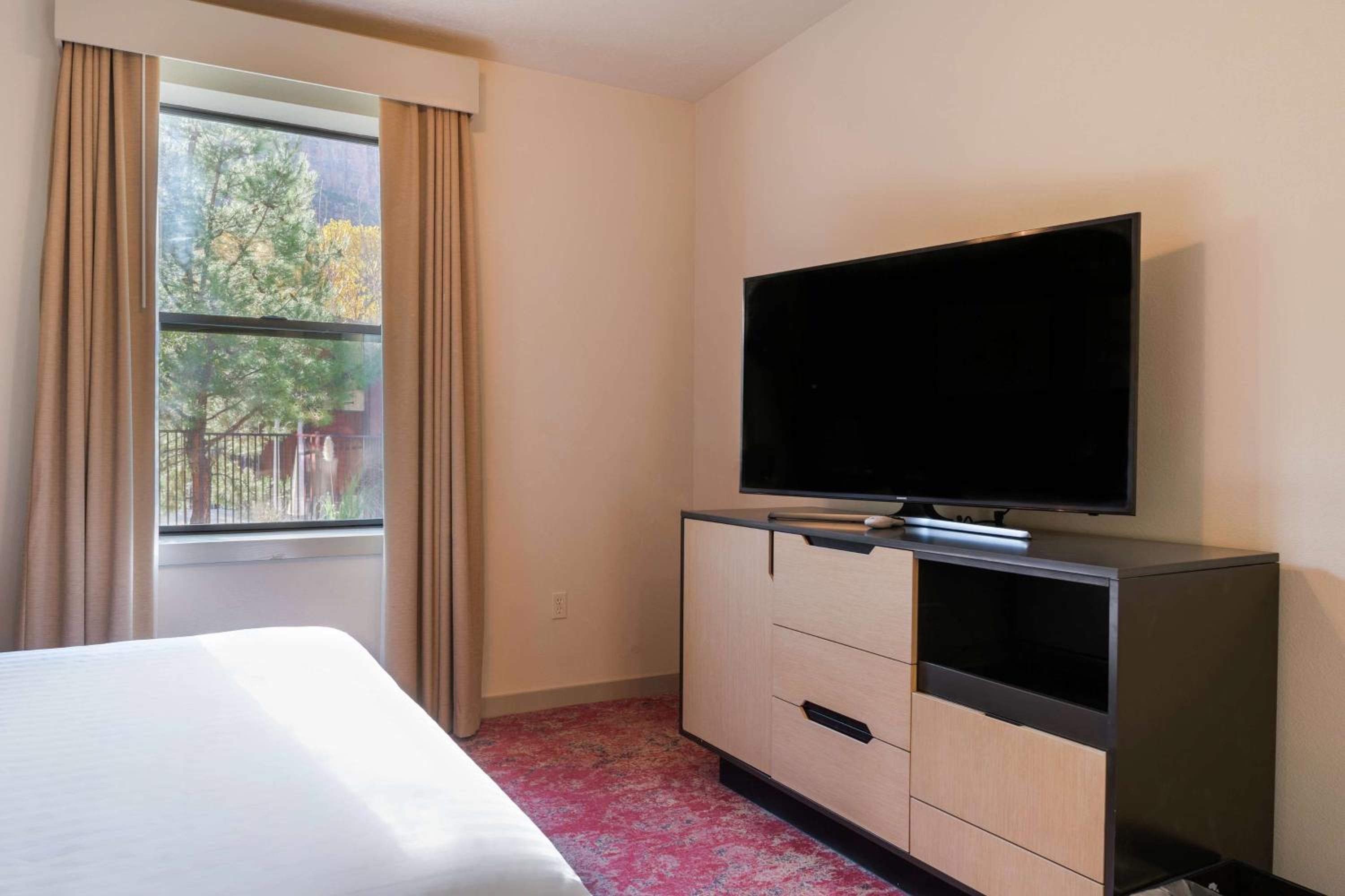 1 Bedroom, Suite, King Bed, Riverside, Sofa
