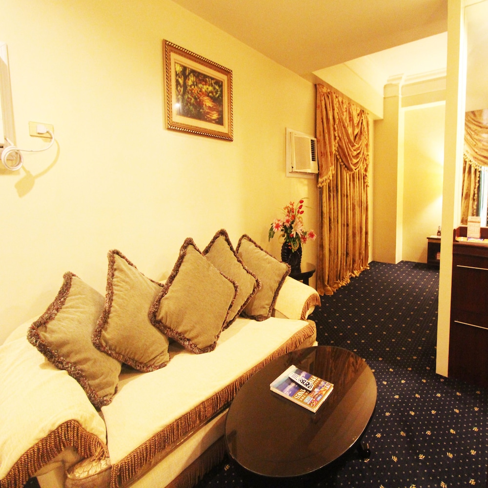 Sarrosa International Hotel And Residential Suites 36/50