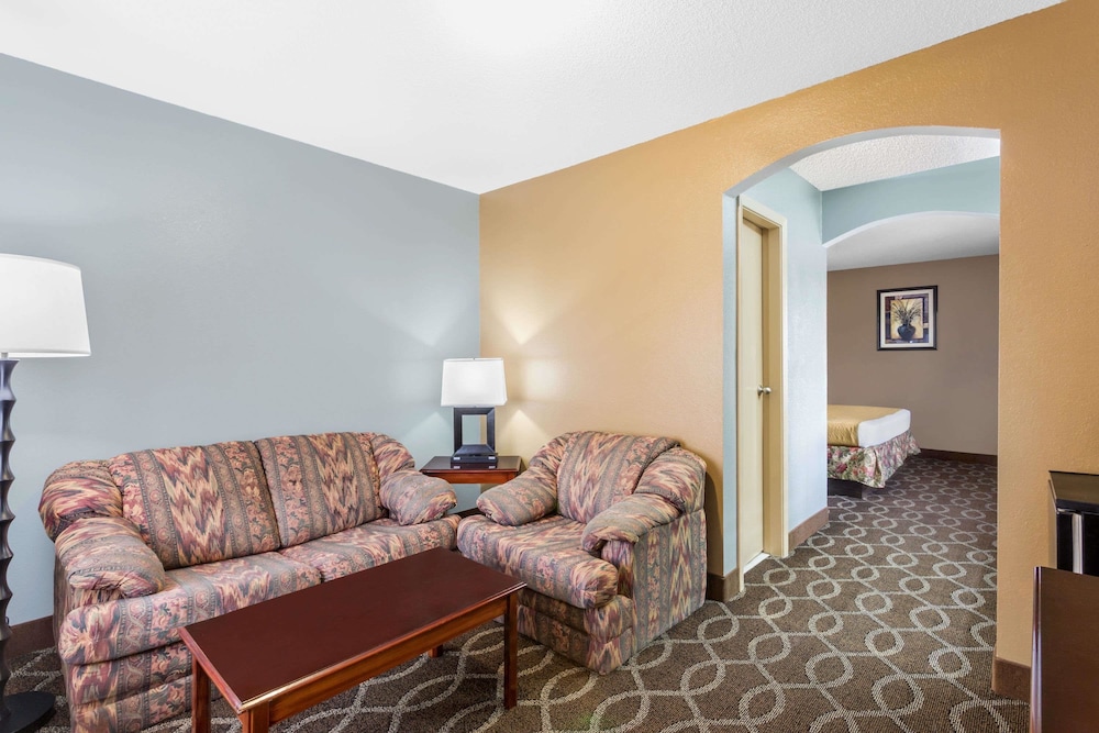 Baymont By Wyndham Mobile/Tillmans Corner 21/36