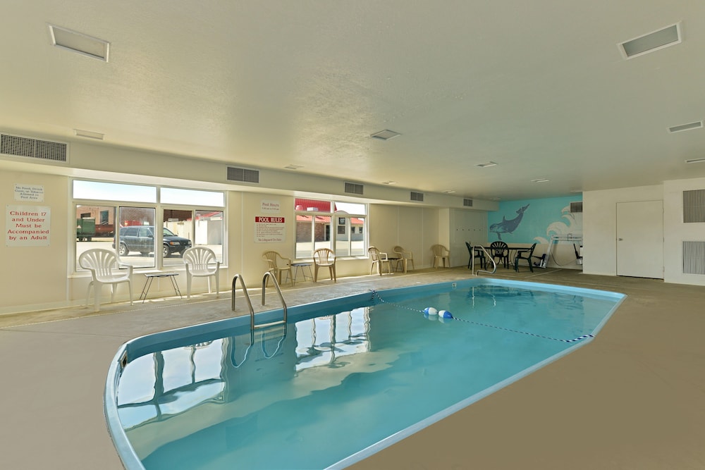 Econo Lodge Belle Fourche, SD 23/36