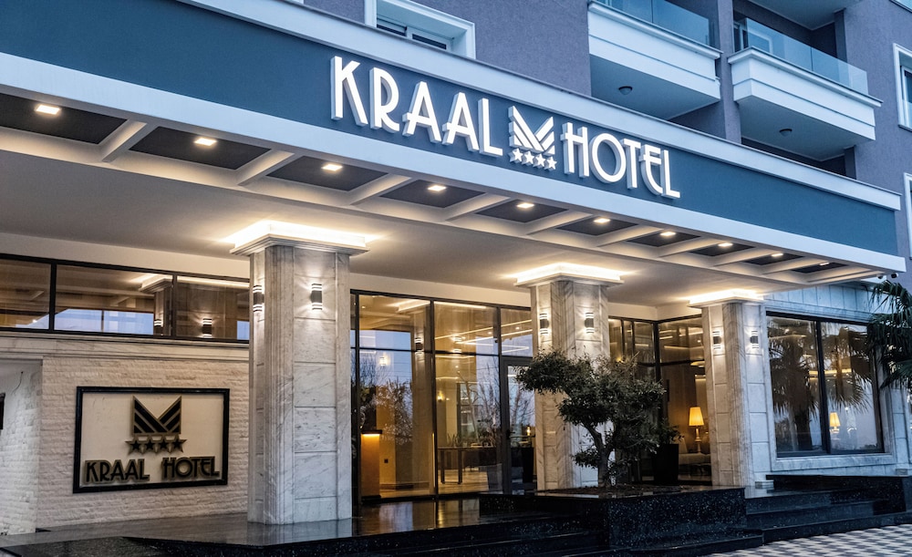 Kraal Hotel Vlore in VLORE