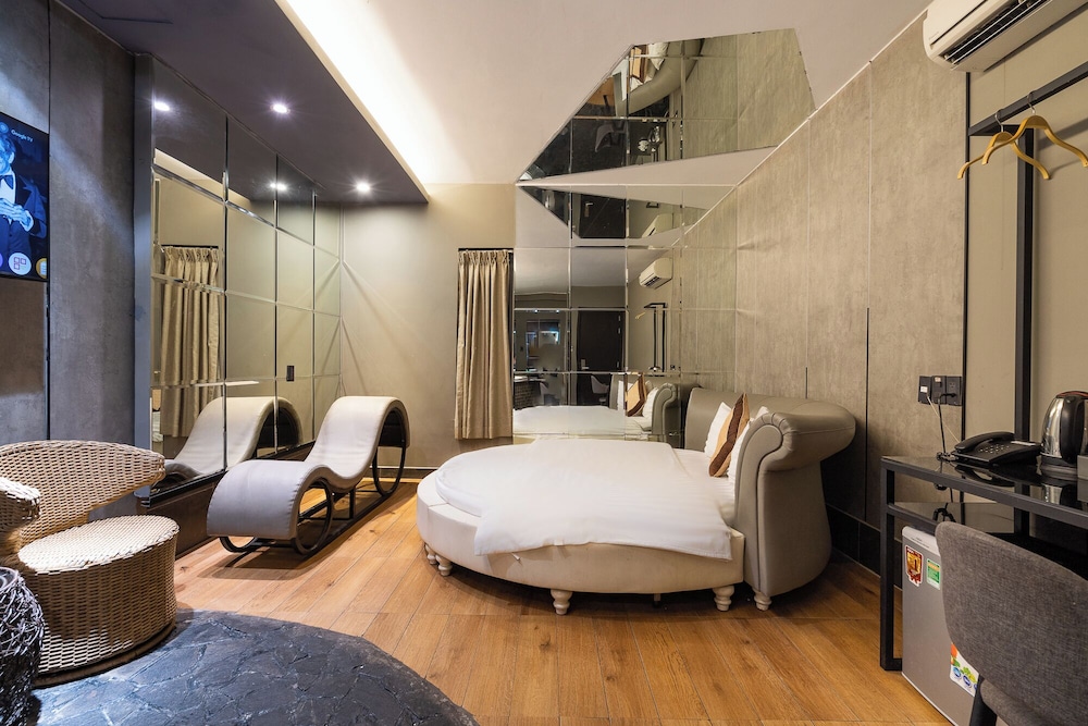 Collection O District 10 - Bonita Grand Hotel 24/50