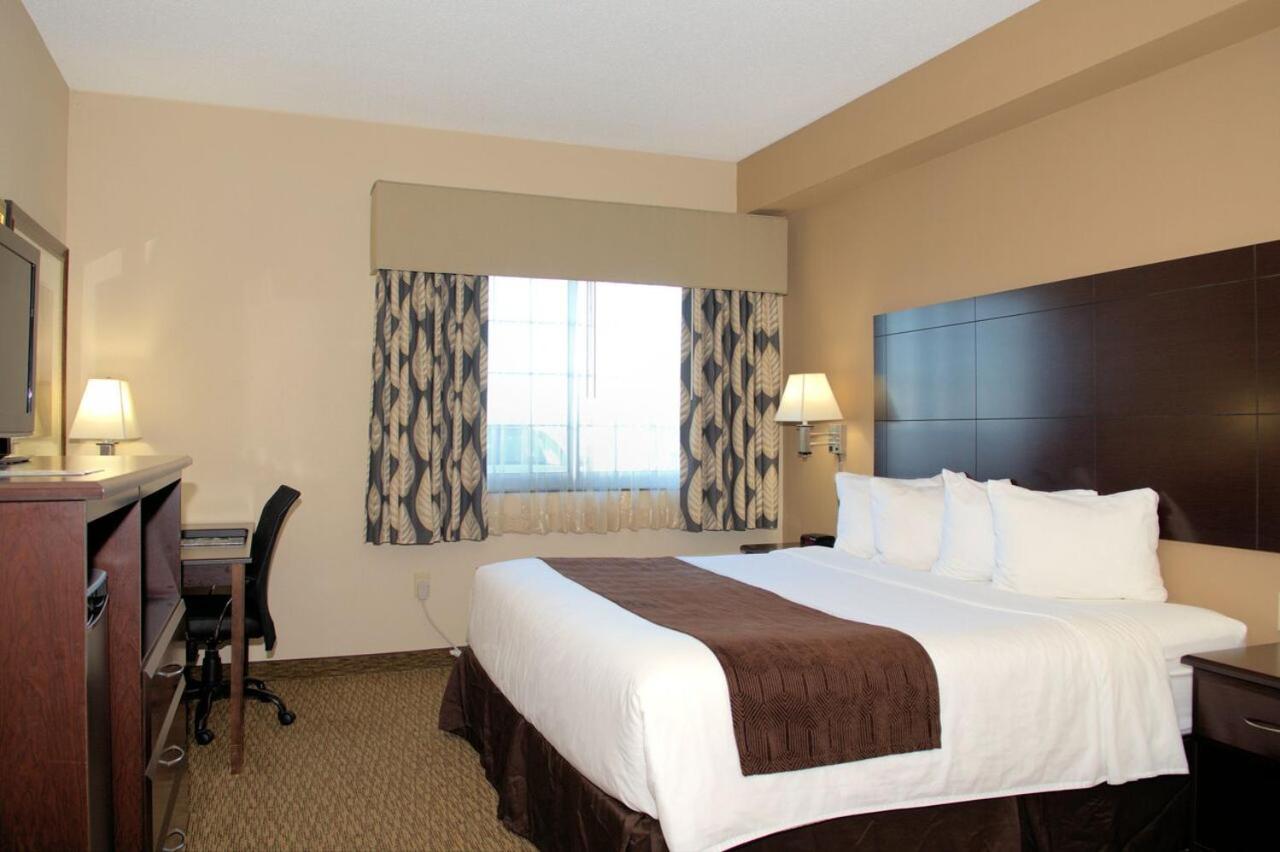 Adjoining, King Bed, Accessible