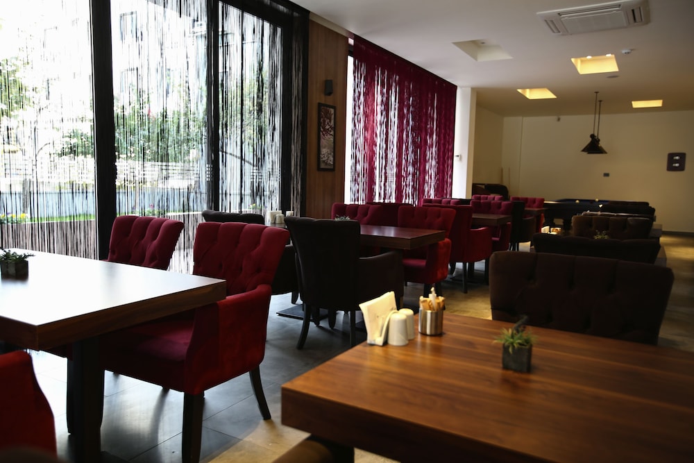 KALEVERA HOTEL 20/25