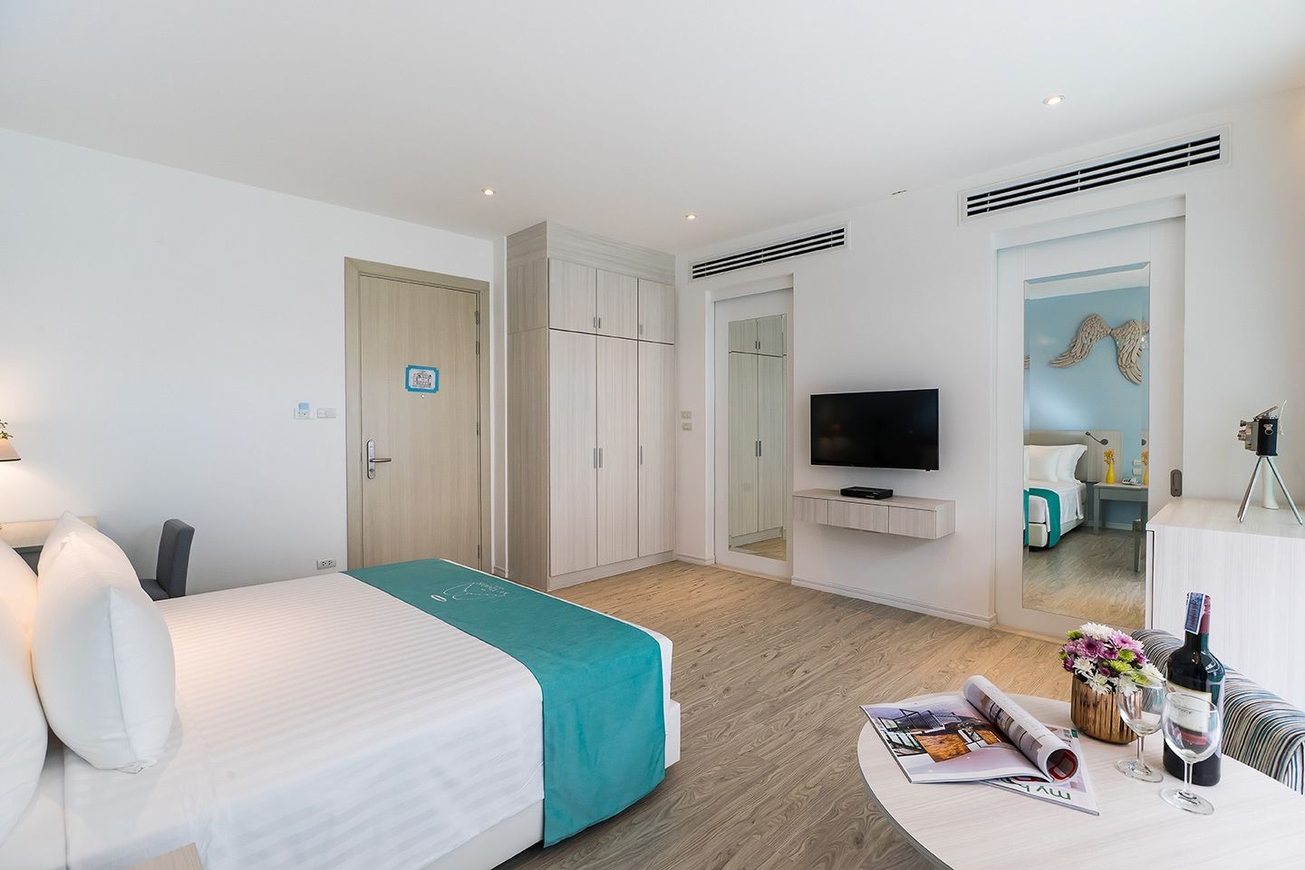 DELUXE, DOUBLE BED, POOL ACCESS