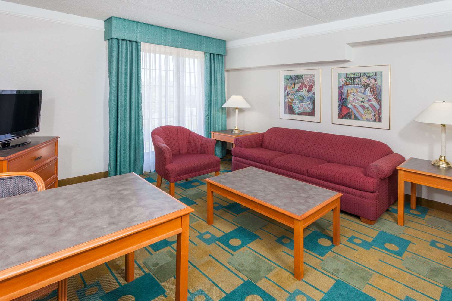 Days Inn & Suites by Wyndham Arlington Heights 18/36